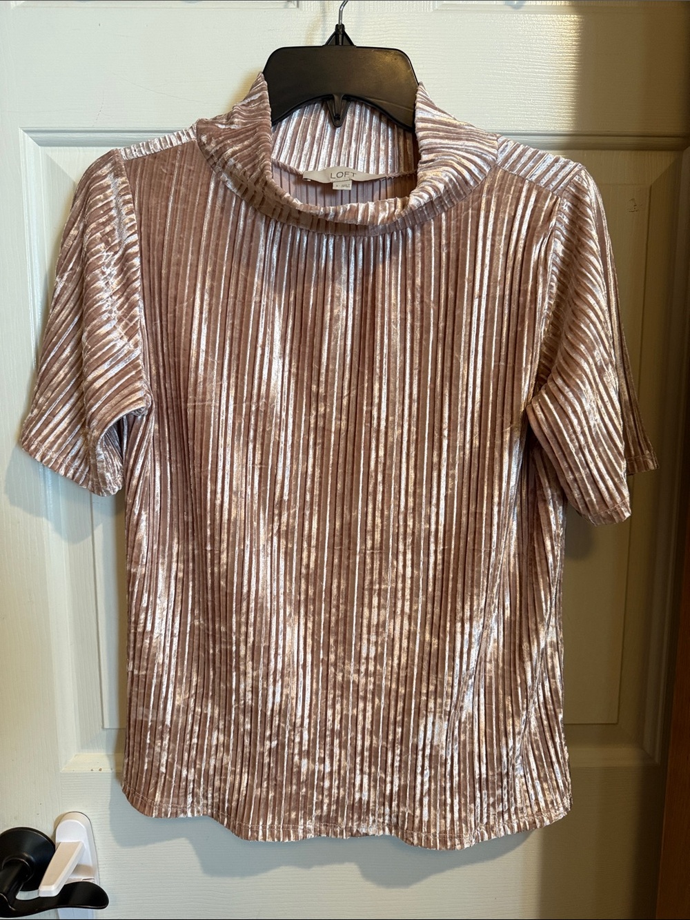 LOFT Mauve Plush Pleated Short-Sleeve Mock Neck Top